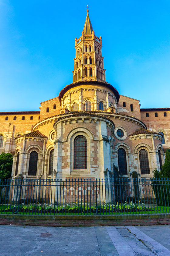 Basílica de Saint-Sernin por detrás