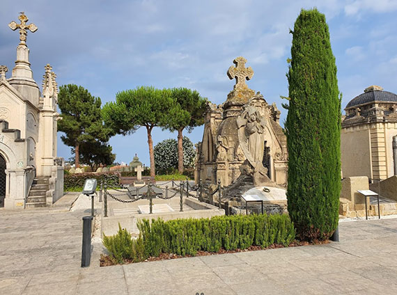 Cementerio Modernista