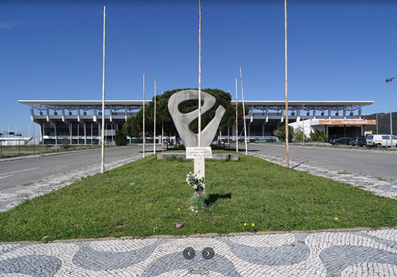 Plaza Ayrton Senna (Frente a la entrada del circuito)