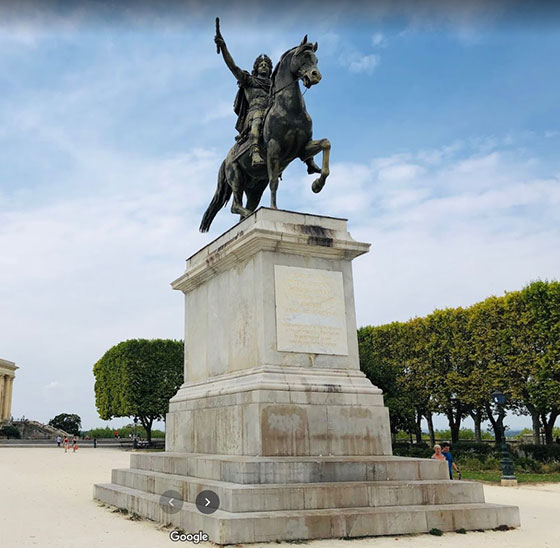 estatua ecuestre de Louis XIV