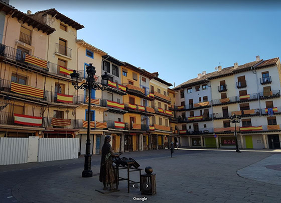 Monumento a los hombres del campo en la Plaza de España