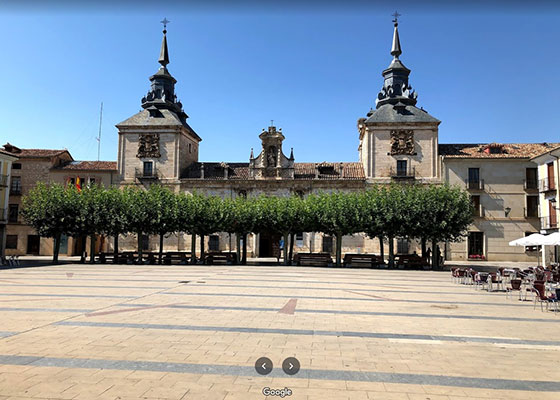 Plaza Mayor con el hospital de San Agustín de fondo