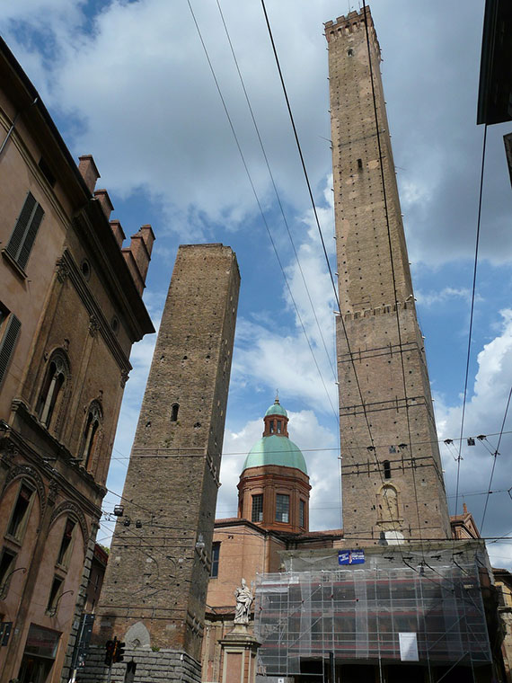 Torre Asinelli y la Torre Garisenda